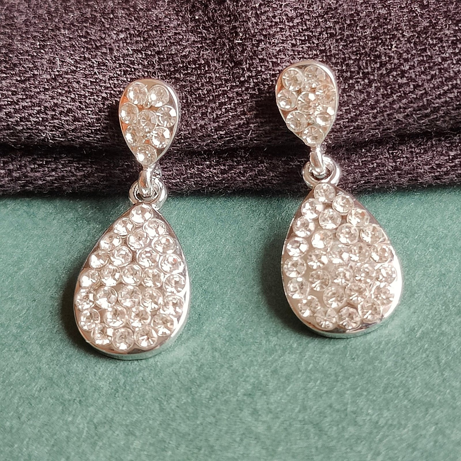 Elegant Leaf Pearl & Crystal Teardrop Earrings – Silver & Gold Finish - Image 3